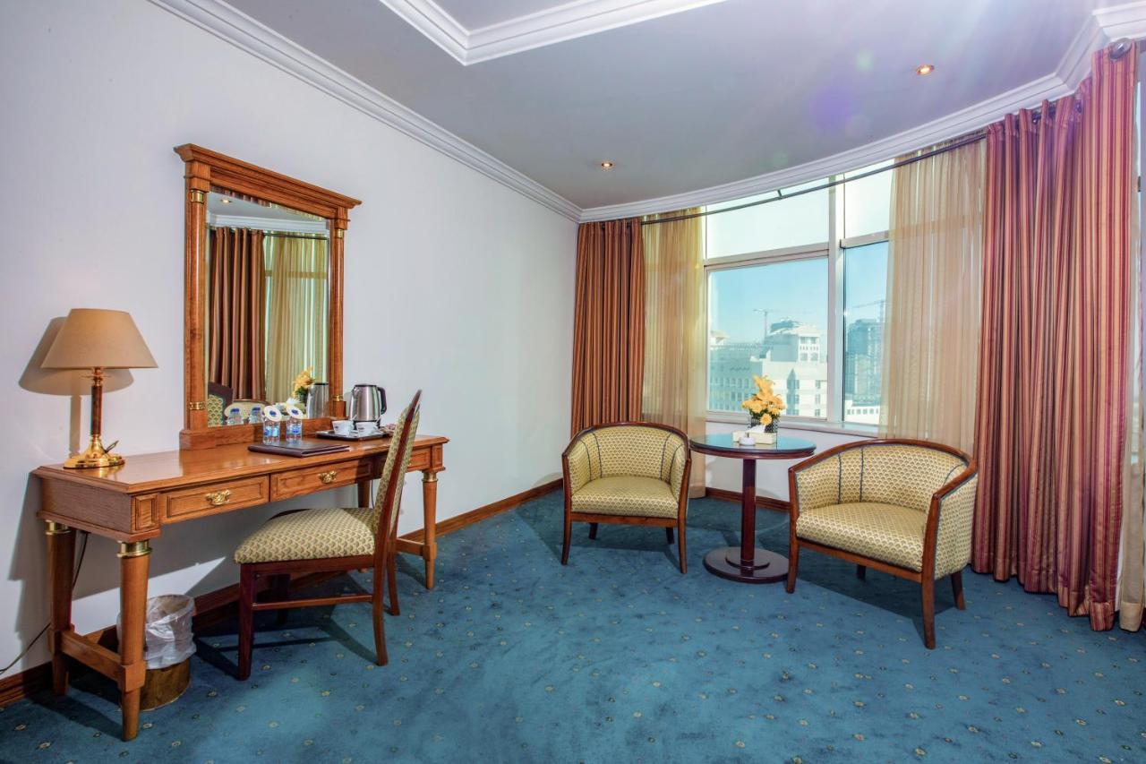 Bristol Hotel Amman Exterior photo A room at the hotel